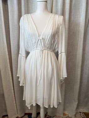 Elan White Boho Mini Dress – Size Medium – Flowy Bell Sleeve